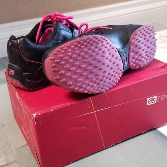 Marc Ecko Red womens' shoes - Picture 5 of 7